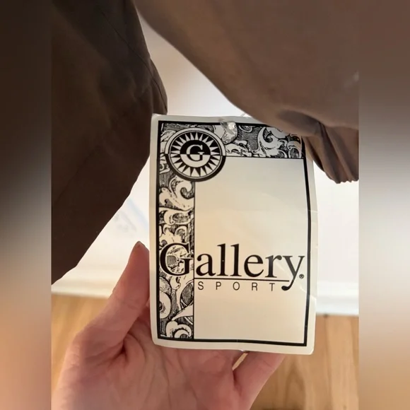 Gallery Women's Utility Jacket in Rich Brown - Picture 5 of 5